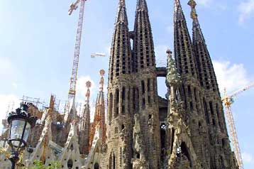 Η θρυλική Σαγράδα Φαμίλια της Βαρκελώνης θα λειτουργήσει εντός του 2010