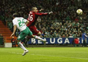 Σε Βέρντερ Βρέμης, Ντιναμό Κιέβου, Σαχτάρ και Αμβούργο ο πρώτος λόγος