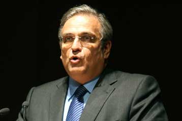 Ανοιχτό το ενδεχόμενο νέων φόρων, πλην της αύξησης του ΦΠΑ