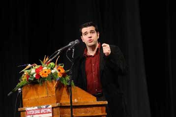 Με ρήξεις και όχι με συναίνεση η αντιμετώπιση της κρίσης, τονίζει ο Αλ.Τσίπρας