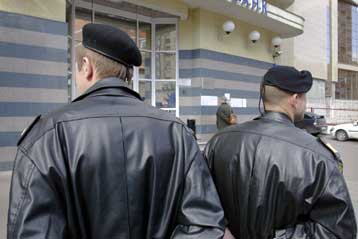 Όμηροι στα χέρια οπλισμένου άνδρα έμειναν υπάλληλοι τράπεζας στη Σιβηρία