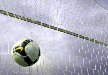 Λίγο πριν τα πλέι οφ της Σούπερ Λιγκ, οι… ενδιαφερόμενοι «κλείνουν» θέσεις