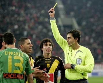 Πέταξαν γιαούρτια στον 4ο διαιτητή του Αρης – Ξάνθη