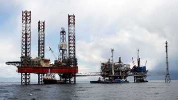 Γεώτρηση πετρελαίου στον κόλπο της Καβάλας εγκαινίασε ο υπουργός Ανάπτυξης