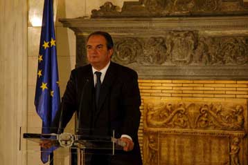 Σε «μονή» κάλπη την 7η Ιουνίου φαίνεται να προσανατολίζεται πλέον το Μαξίμου