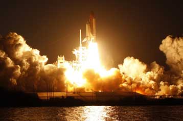 Με επιτυχία εκτοξεύθηκε το διαστημικό λεωφορείο Discovery