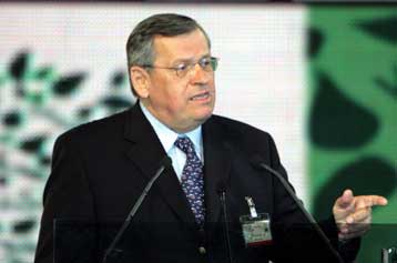 Σφήνα στο μεσαίο χώρο επιχειρεί το κόμμα που θα ανακοινώσουν Κοντογιαννόπουλος, Μάνος