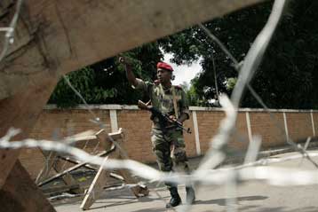 Έφοδος στρατιωτών και αρμάτων στο προεδρικό μέγαρο της Μαδαγασκάρης