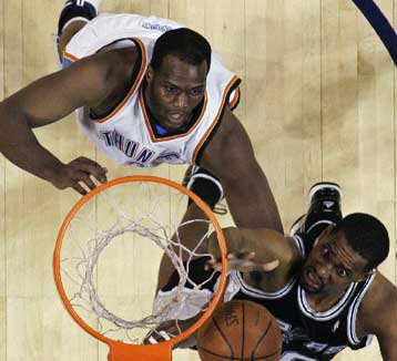 Με πρωταγωνιστή τον Αρτεστ νίκησαν οι Ρόκετς