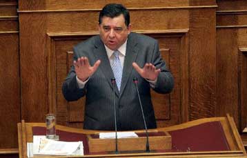 Ερώτηση Καρατζαφέρη στον πρωθυπουργό για τις αμοιβές στελεχών των ΔΕΚΟ