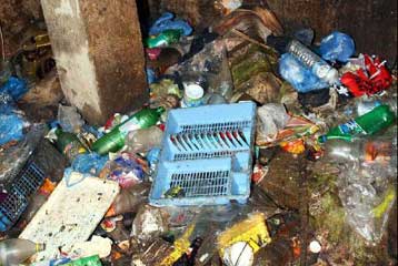 Καθαρισμό εγκαταλελειμμένων κτιρίων στο κέντρο της Αθήνας ξεκίνησε ο Δήμος