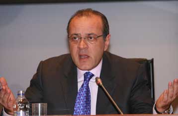 Λάβρος ο πρόεδρος του ΣΕΒ κατά των κυβερνήσεων που δαιμονοποιούν τις επιχειρήσεις