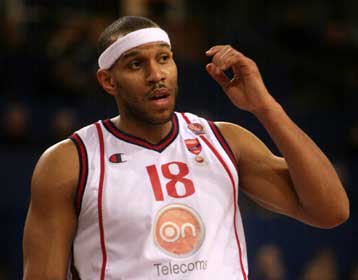 Πλημμύρισε το κλειστό, διεκόπη το φιλικό στα Ιλίσια