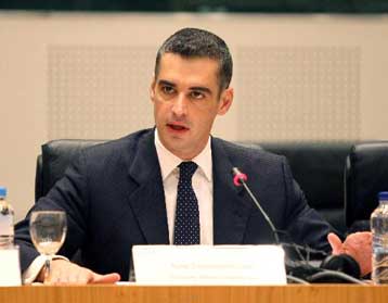 Μεταφορά των πανεπιστημιακών σχολών απ το κέντρο της Αθήνας προτείνει ο υπ.Παιδείας