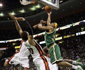 Στην παράταση οι Σέλτικς κέρδισαν τους Χιτ