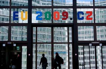 «Ναι» στην ενίσχυση του ΔΝΤ, «όχι» σε νέα πακέτα διάσωσης, λέει η ΕΕ