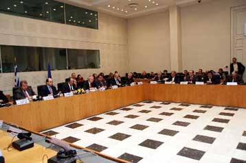 Σε τεταμένο κλίμα παρουσίασε η ΟΚΕ την «Εθνική Κοινωνική Αναπτυξιακή Συμφωνία»