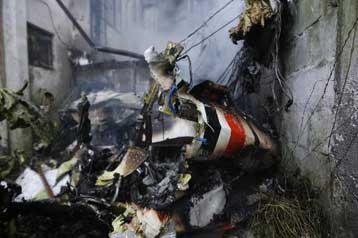 Έξι νεκροί από συντριβή αεροσκάφους σε κατοικημένη περιοχή του Ισημερινού