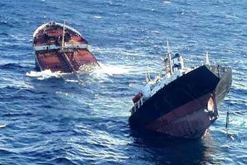 Απαγγέλθηκαν κατηγορίες σε τρεις ναυτικούς για το ναυάγιο του πλοίου Prestige