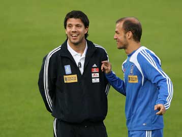 «Μύθευμα τοπικού εντύπου» η απάντηση της ΕΠΟ στην Πόρτσμουθ για Γκέκα – Μπασινά