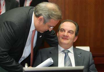 Επιπλέον μέτρα για περιορισμό των ελλειμμάτων ζητά η Κομισιόν