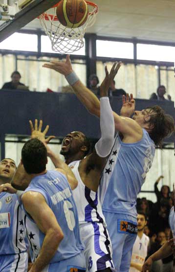 Ο Κολοσσός νίκησε με 81-72 το Αιγάλεω και βλέπει «οκτάδα»