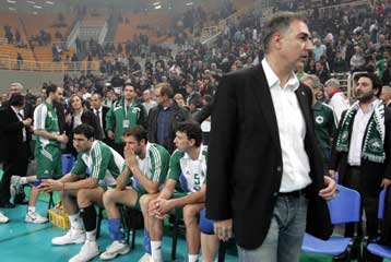 Πικρία για απώλεια του τροπαίου και για τα επεισόδια στον Παναθηναϊκό