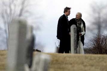 Τη Νατάσα Ρίτσαρντσον αποχαιρέτισαν συγγενείς και φίλοι