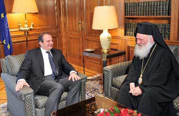 Συνάντηση Κ. Καραμανλή με τον Αρχιεπίσκοπο στο Μέγαρο Μαξίμου
