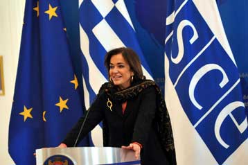 Απαραίτητη η παρουσία του ΟΑΣΕ στη Γεωργία, δηλώνει η Μπακογιάννη