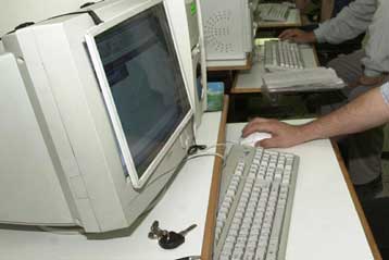 Μείωση των καταγγελιών για τις τηλεπικοινωνίες μέσα στο 2008 παρατηρεί η ΕΚΠΟΙΖΩ