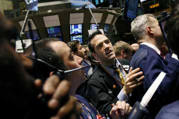 Ανοδος 500 μονάδων στη Γουόλ Στριτ μετά τις ανακοινώσεις για τα «τοξικά ομόλογα»