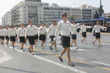 Δεκάδες σχολεία στην μαθητική παρέλαση για τον εορτασμό της 25ης Μαρτίου στην Αθήνα