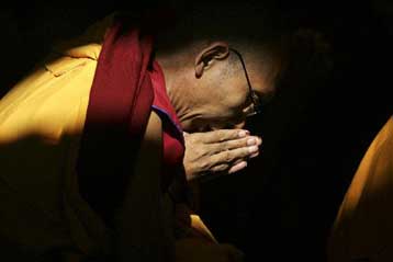 «Μπλόκο» κινεζικής επιρροής στη συμμετοχή του Δαλάι Λάμα σε διάσκεψη στη Ν.Αφρική