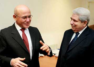 Επί τάπητος το θέμα της ΕΕ στη συνάντηση Χριστόφια-Ταλάτ για το Κυπριακό