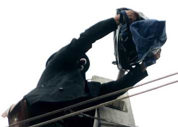 Αθωώθηκαν οι εναερίτες της ΔΕΗ και ο πρόεδρος της ΓΣΕΕ για τo «κουκούλωμα» κάμερας