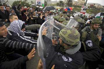 Πεδίο μάχης πόλη Ισραηλινών Αράβων μετά από διαδήλωση της ακροδεξιάς