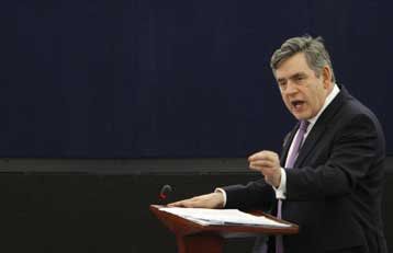 Η Ευρώπη μπορεί να ηγηθεί των προσπαθειών αντιμετώπισης της κρίσης, λέει ο Μπράουν