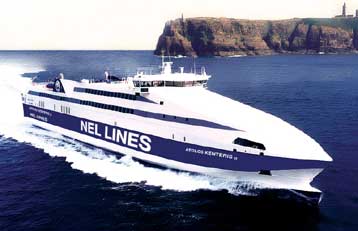 Ατύχημα με το «Αίολος Κεντέρης ΙΙ» στη Σαντορίνη