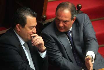 «Κίνημα» στελεχών υπέρ μίας πρωθυπουργικής διαγραφής της συζήτησης περί αποχώρησης