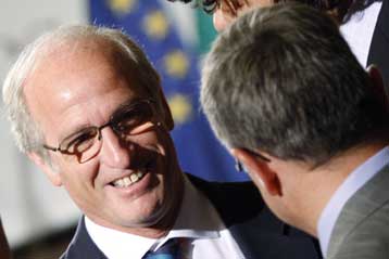 Σε πρώην κεντρικό τραπεζίτη συγκλίνουν τα ουγγρικά κόμματα για το νέο πρωθυπουργό