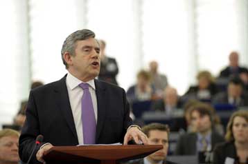 Αρνείται ότι υπάρχει διαμάχη ΗΠΑ-Ευρώπης για την αντιμετώπιση της κρίσης ο Μπράουν