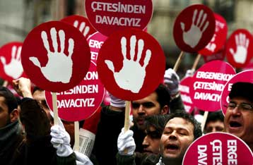 Αλλοι 56 κατηγορούμενοι για διασυνδέσεις με την Εργκένεκον θα παραπεμφθούν σε δίκη