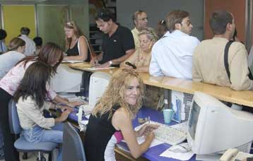 Ποιες εργαζόμενες θίγει η απόφαση για εξομοίωση των ορίων συνταξιοδότησης