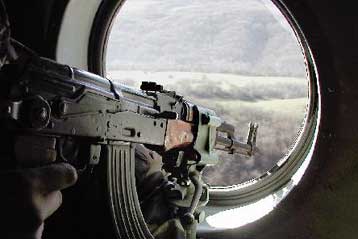 Με αντιαρματικό και καλάσνικοφ εναντίον… πεθεράς