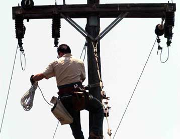 Το θέμα θανάτου εναερίτη της ΔΕΗ στις 9 Μαρτίου φέρνει στη Βουλή ο ΣΥΡΙΖΑ