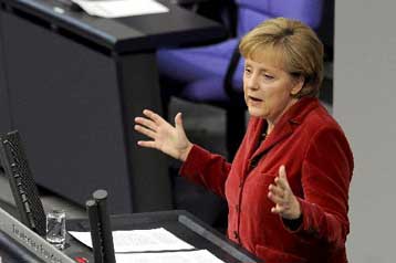 ΝΑΤΟϊκές «γέφυρες» στη Ρωσία ζητά η Μέρκελ εν όψει της Συνόδου Κορυφής