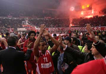 Ολυμπιακός – Ρεάλ 2-0 και οι «ερυθρόλευκοι» απέχουν μια νίκη μακριά από το… όνειρο