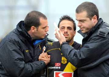 Ο Βιτόλο περιμένει τη… μάσκα του, με γεμάτες βαλίτσες επέστρεψε ο Ερνάντεθ