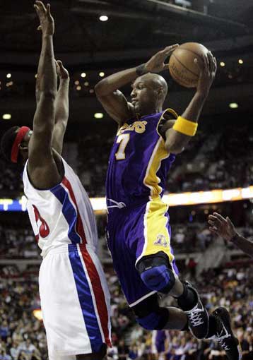 Επιτέλους νίκη για τους Λέικερς μέσα στο Ντιτρόιτ